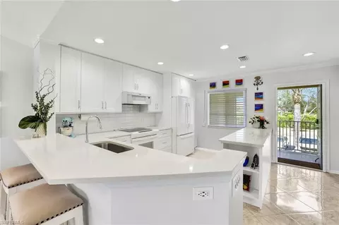 7742 Emerald Cir #V203, Naples, FL 34109