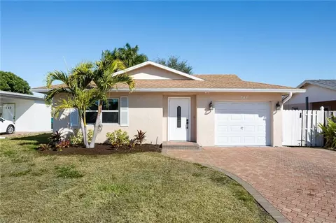 741 105th Ave N, Naples, FL 34108