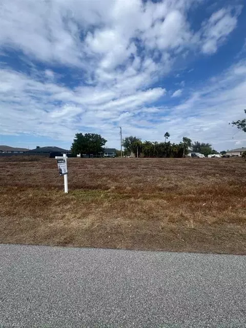 317 NW 4th Ter, Cape Coral, FL 33993