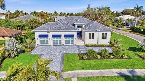 623 Park Shore Dr, Naples, FL 34103