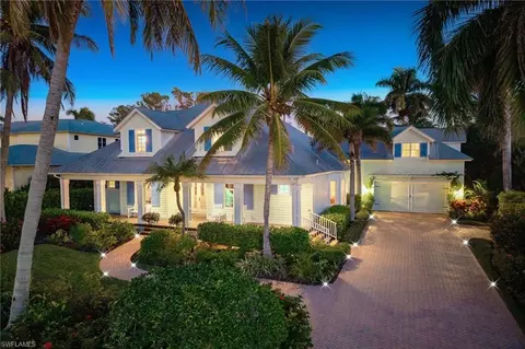 368 Hawser Ln, Naples, FL 34102
