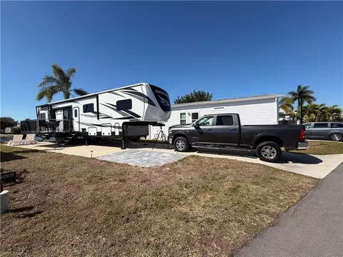 20090 Ponce De Leon Dr, Estero, FL 33928 photo 3