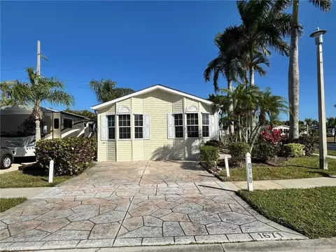 1671 Diamond Lake Cir, Naples, FL 34114