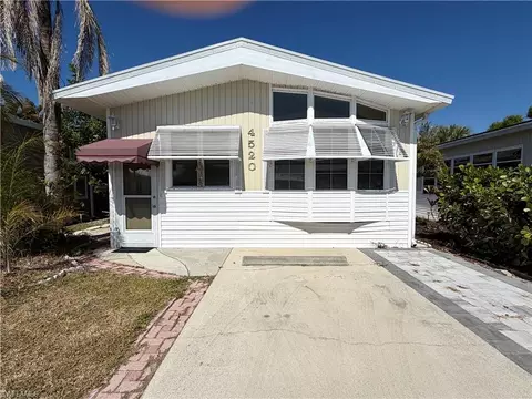 4520 Washington Way E, Estero, FL 33928