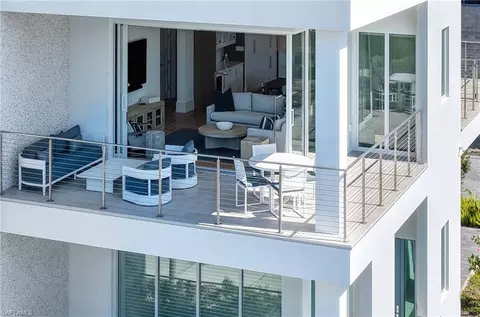 201 8th St S #206, Naples, FL 34102