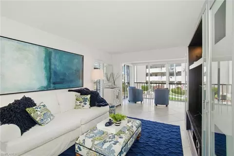 53 High Point Cir W #212, Naples, FL 34103