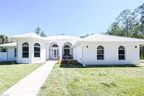 1520 Oakes Blvd, Naples, FL 34119