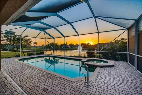 43 Glen Eagle Cir, Naples, FL 34104