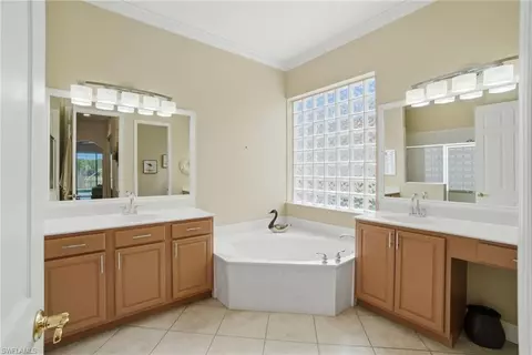 Bath - 43 Glen Eagle Cir, Naples, FL 34104 photo 1 of 3