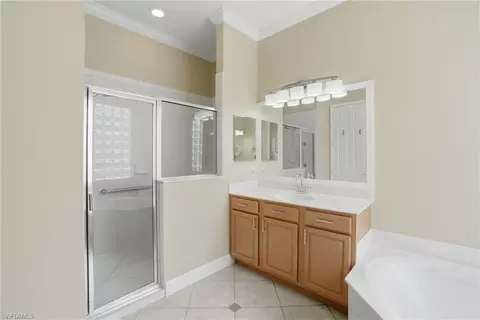 Bath - 43 Glen Eagle Cir, Naples, FL 34104 photo 2 of 3