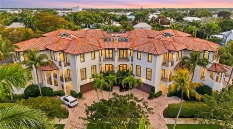 1008 7th St S #B1, Naples, FL 34102