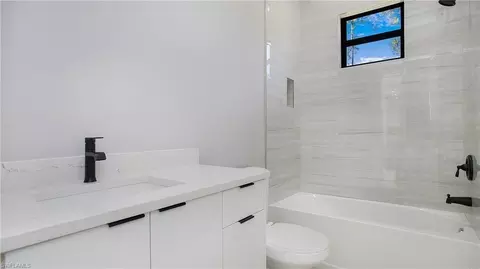 Bath - 3518 2nd Ave SE, Naples, FL 34117 photo 4 of 4