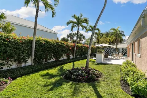 Exterior - 831 Rue Deville #2, Naples, FL 34108 photo 11 of 14