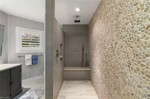 Bath - 831 Rue Deville #2, Naples, FL 34108 photo 3 of 6