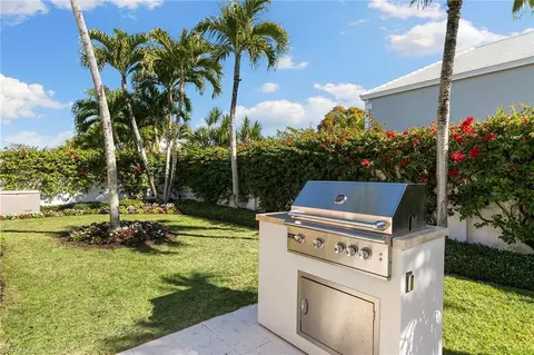 Exterior - 831 Rue Deville #2, Naples, FL 34108 photo 10 of 14