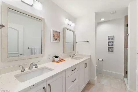 Bath - 831 Rue Deville #2, Naples, FL 34108 photo 4 of 6