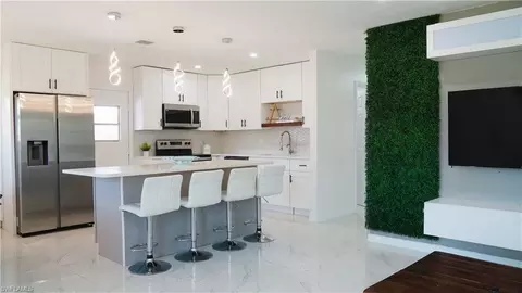 759 100th Ave N, Naples, FL 34108