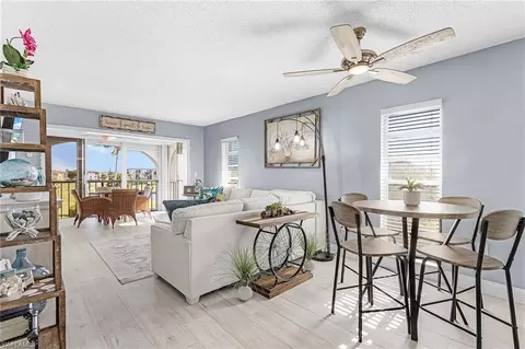 53 High Point Cir W #310, Naples, FL 34103
