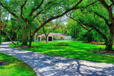 2760 70th St SW, Naples, FL 34105