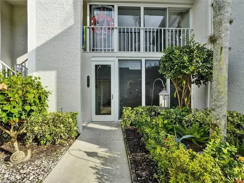 458 Country Hollow Ct #H102, Naples, FL 34104