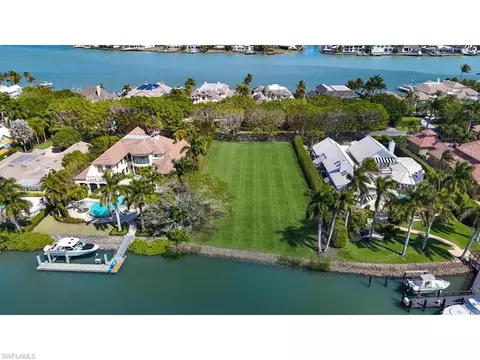 980 Galleon Dr, Naples, FL 34102