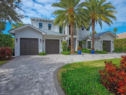 679 Rudder Rd, Naples, FL 34102