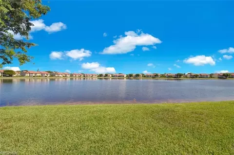 7766 Emerald Cir #R203, Naples, FL 34109