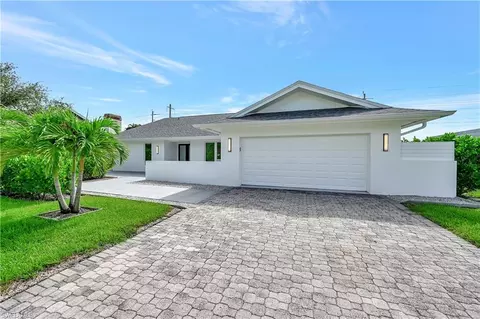 2517 Kings Lake Blvd, Naples, FL 34112