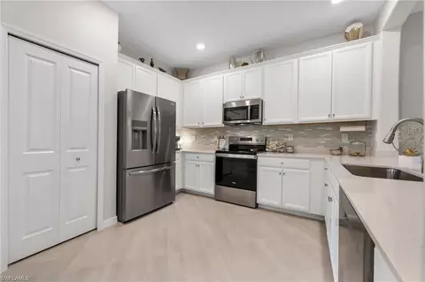 Kitchen - 2543 Vine Ave, Naples, FL 34120 photo 2 of 3