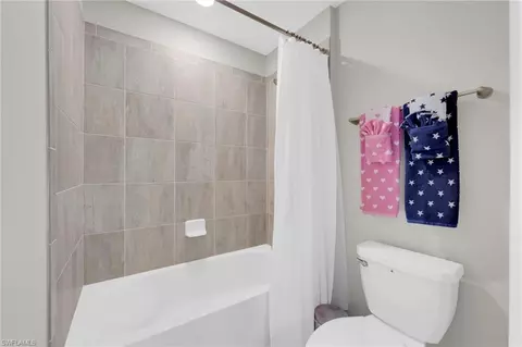Bath - 17472 Ashcomb Way, Estero, FL 33928 photo 5 of 6