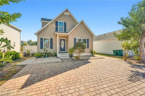 150 Leawood Cir, Naples, FL 34104