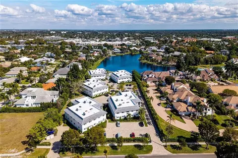 View/Area - 4150 Crayton Rd #B6, Naples, FL 34103 photo 4 of 12