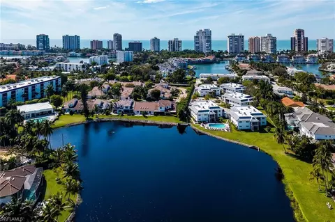 View/Area - 4150 Crayton Rd #B6, Naples, FL 34103 photo 6 of 12