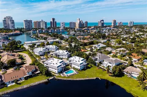 View/Area - 4150 Crayton Rd #B6, Naples, FL 34103 photo 8 of 12