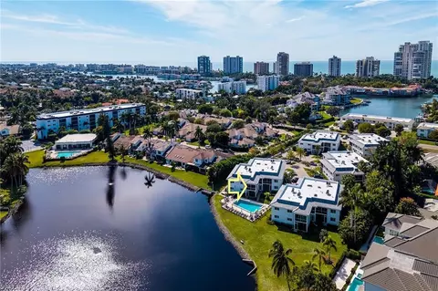 View/Area - 4150 Crayton Rd #B6, Naples, FL 34103 photo 7 of 12