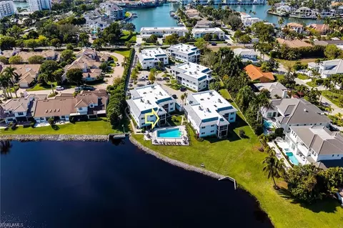 View/Area - 4150 Crayton Rd #B6, Naples, FL 34103 photo 10 of 12
