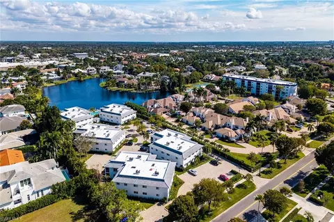 View/Area - 4150 Crayton Rd #B6, Naples, FL 34103 photo 5 of 12