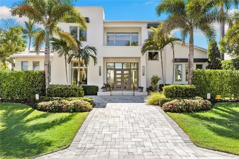 790 6th Ave N, Naples, FL 34102