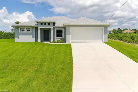 2514 27th St W, Lehigh Acres, FL 33971