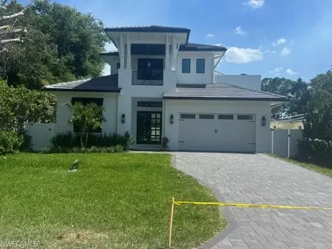 1102 9th Ave N, Naples, FL 34102