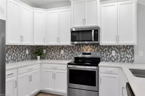 Kitchen - 1265 Enbrook Loop, Naples, FL 34114 photo 4 of 4