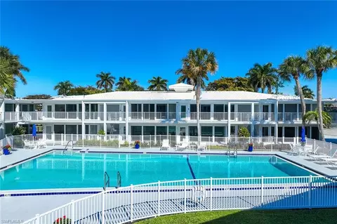 350 Harbour Dr #350, Naples, FL 34103
