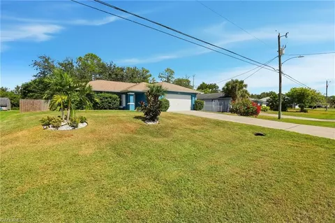 2207 NE 28th St, Cape Coral, FL 33909