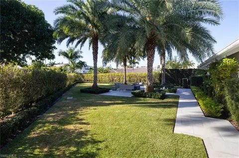 Exterior - 512 Neapolitan Ln, Naples, FL 34103 photo 3 of 8