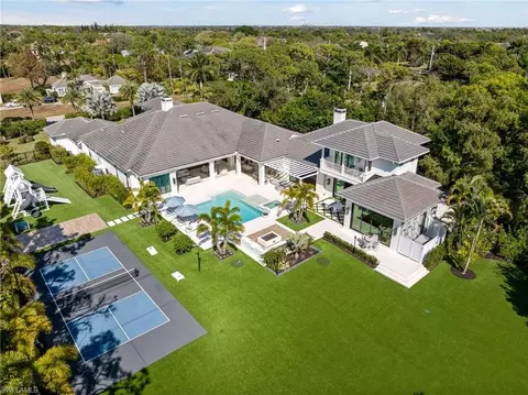 186 North St, Naples, FL 34108