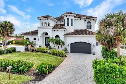 494 Seagull Ave, Naples, FL 34108