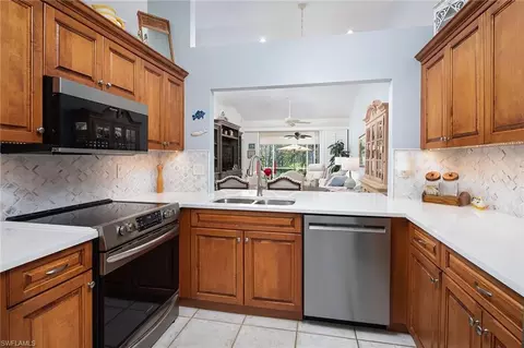 8069 San Vista Cir, Naples, FL 34109
