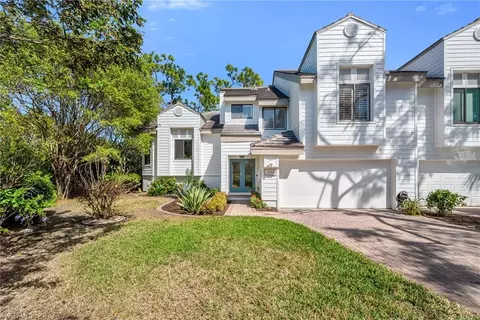 27008 Oakwood Lake Dr, Bonita Springs, FL 34134