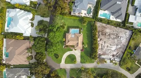690 Murex Dr, Naples, FL 34102