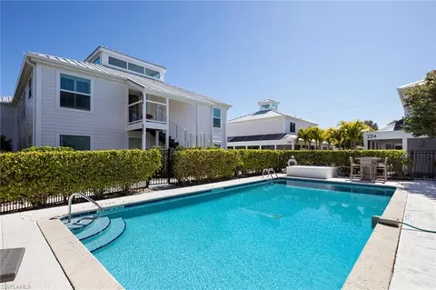 Exterior - 230 6th Ave S #12, Naples, FL 34102 photo 7 of 10